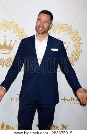 LOS ANGELES - FEB 9:  Luke Macfarlane at the Hallmark Winter 2019 TCA Event at the Tournament House on February 9, 2019 in Pasadena, CA