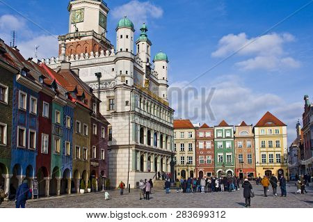 Poznan/poland - February 6th 2019: Colorful Old Town Square With Tourists