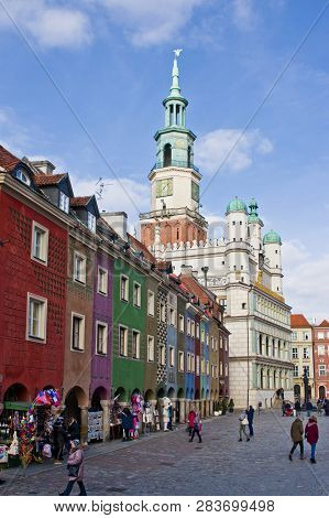 Poznan/poland - February 6th 2019: Colorful Old Town Square With Tourists