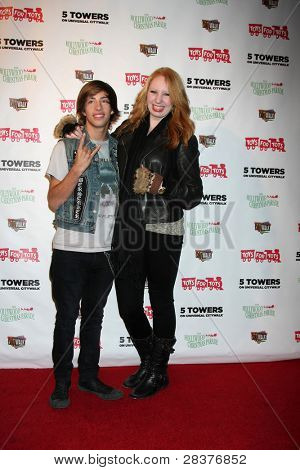 LOS ANGELES - NOV 22: Jimmy Bennett, Elizabeth Stanton på 2011 Hollywood Christmas Parade konce