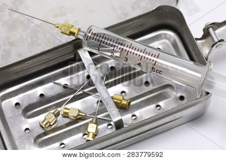 Niddles And Vintage Syringe In Glass Material With Metallic Case