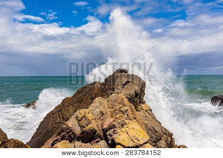 Amazing Coastline At Cape Foulwind Westport New Zealand, Great Coast With The Waves Of The Ocean In 