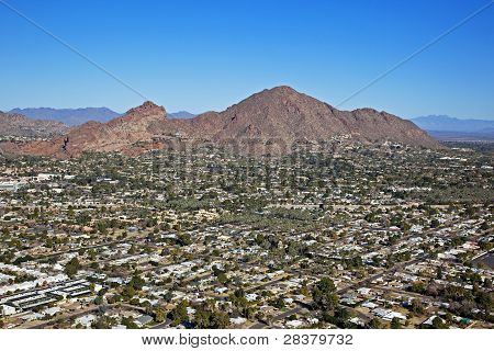 Jasny niebieski niebo nad Camelback Mountain
