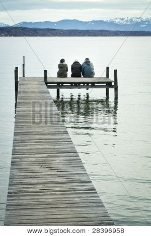 Tři na molu - Starnberské jezero v Bavorsku, Německo