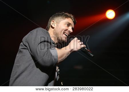 LAS VEGAS - APR 1: Brett Young performs at The Joint on April 1, 2017 in Las Vegas, Nevada. 