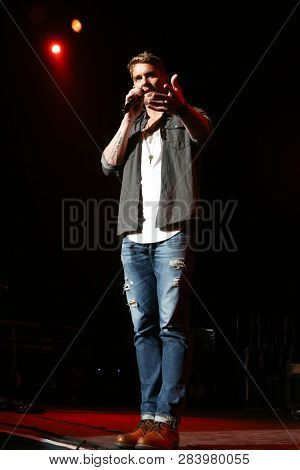 LAS VEGAS - APR 1: Brett Young performs at The Joint on April 1, 2017 in Las Vegas, Nevada. 