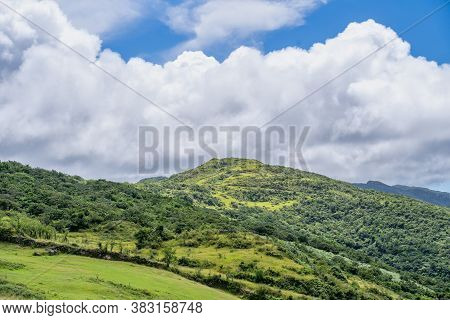 Beautiful Grassland, Prairie In Taoyuan Valley, Caoling Mountain Trail Passes Over The Peak Of Mt. W