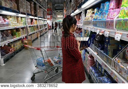 Muang, Pathum Thani, Thailand - Jan 28, 2020 : Woman Customer With Cart Shopping Products On The She