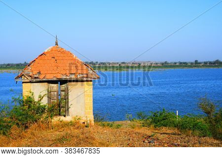 Hut On Banks Of The River Of India, Old Hut, Little Old House On Banks Of The River At Sunset In Sil