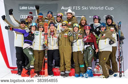 Mikaela Shiffrin Of United States Celebrates With Her Team After Second Place At The Fis Ski World C