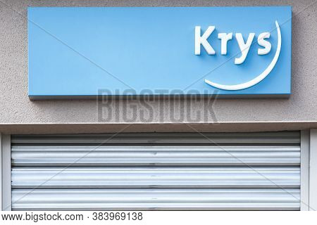 Belleville, France - August 23, 2020: Krys Logo On A Wall. Krys Is A French Cooperative Brand Of Opt