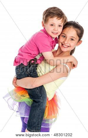 행복 한 젊은 형제 자매.