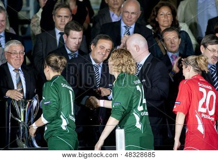 마드리드, 스페인입니다. 16/05/2010입니다. 안 나 Felicitas Sarholz 되 면 그녀의 우승자는 UEFA 회장 미셸에서 메달 