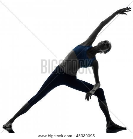 una donna caucasica esercizio stretching yoga di posa triangolo in studio silhouette isolata on white 