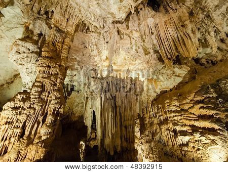 Grotte Des Demoiselles