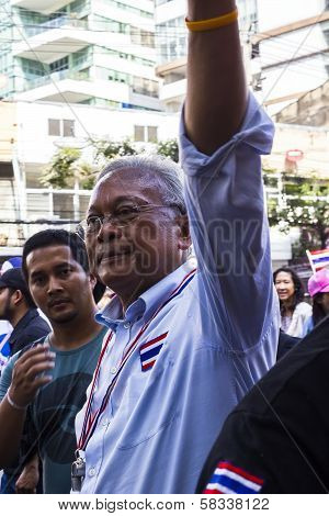 Pdrc Leader Suthep Thaugsuban Continue The Shutdown Bangkok Campaign And Asks For Reforms Before Ele
