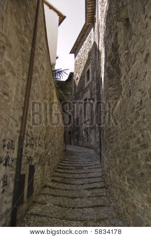 escalera estrecha italiana