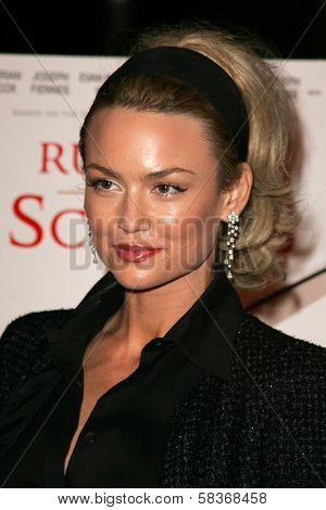 Kelly Carlson at the World Premiere of 