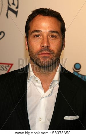 Jeremy Piven at the 17th Carousel of Hope Ball to benefit The Barbara Davis Center for Childhood Diabetes. Beverly Hilton Hotel, Beverly Hills, CA. 10-28-06