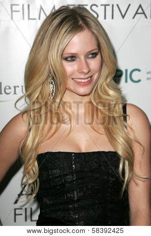 LOS ANGELES - NOVEMBER 10:  Avril Lavigne at the Los Angeles Premiere of 