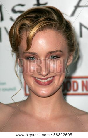 LOS ANGELES - NOVEMBER 10:  Ashley Johnson at the Los Angeles Premiere of 