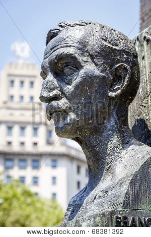 Macia Monument