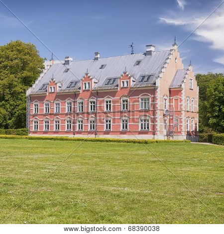 Palsjo Slott Rear Left Side