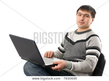 Ung mand med bærbar Computer