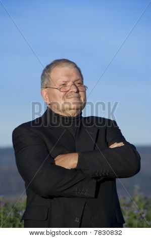 Buissness mand med foldede arme