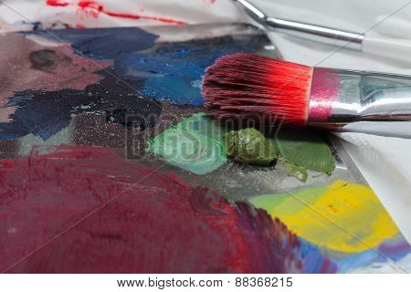 Brush makeup lying on pallets with different colours.