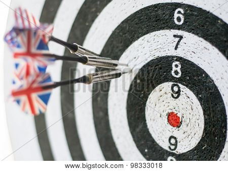 Darts board with arrows
