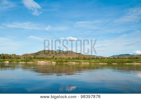 Riverside Of The Mekong ,luang Prabang, Laos..