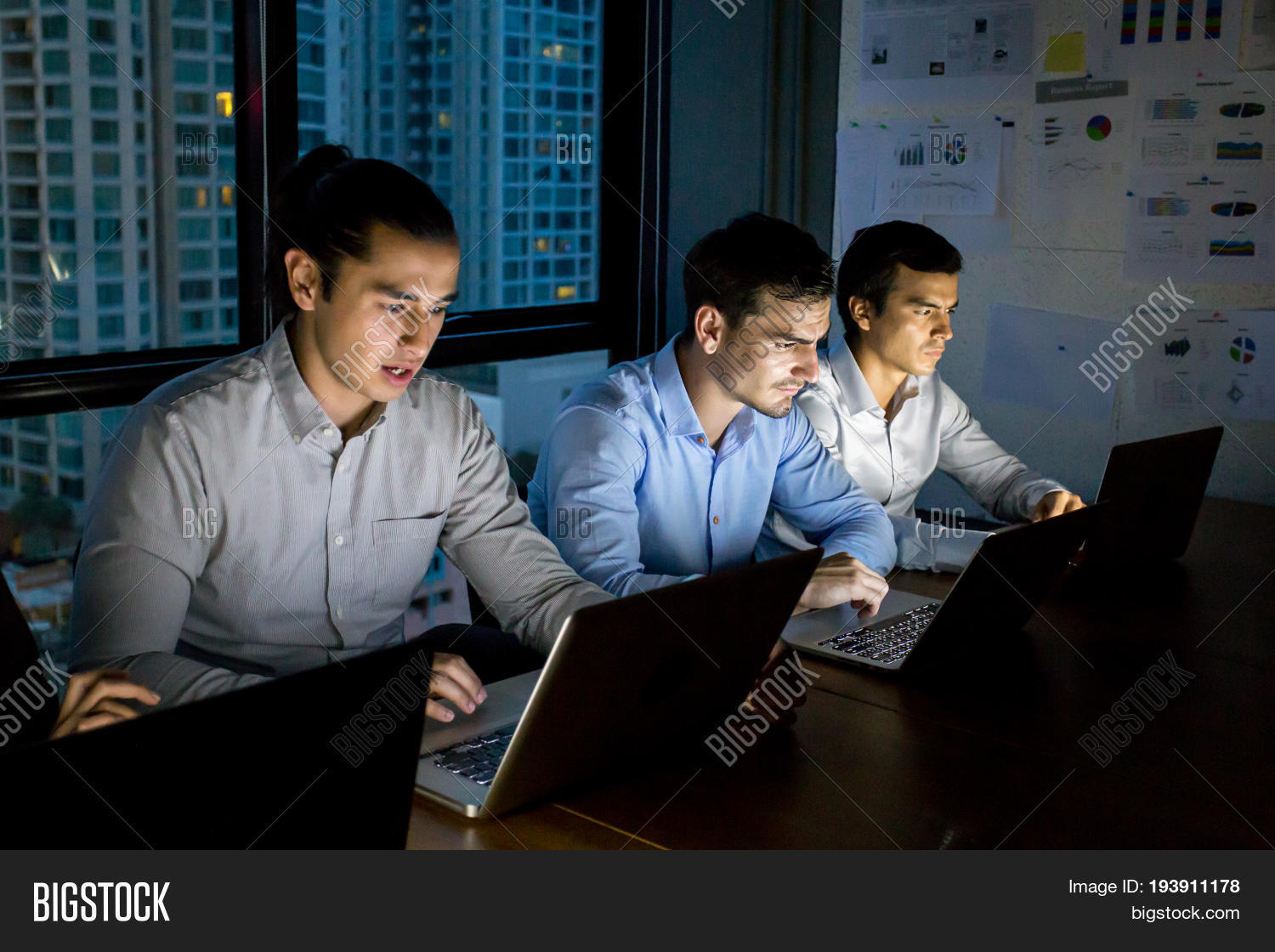 Hard work team. женщина 30 лет портрет. Late 30. Late 30. осга 25 катер.