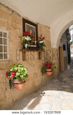 Characteristic alleyway of  Monopoli. Puglia. Southern Italy.