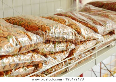 instant dog food plastic bag packing for sale on shelf