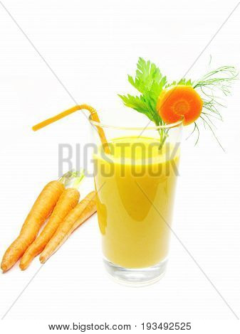 carrot healthy juice in ywo glasses with cut fruit
