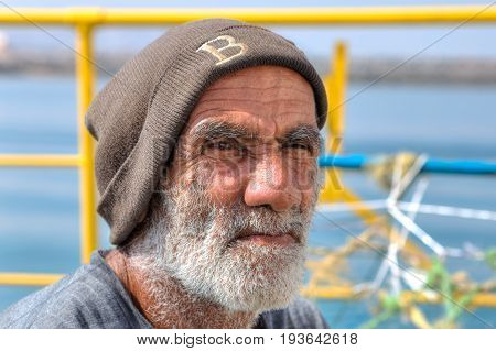 Hormuz Island Hormozgan Province Iran - 17 april 2017: Close-up portrait of an Iranian elderly handyman.