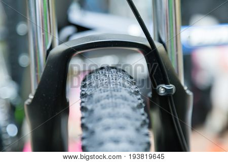 Front bicycle wheel in front bicycle fork