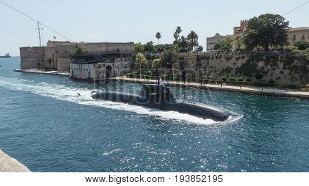 an italian submarine todaro class coming in the canalboat of taranto, in the south of italy