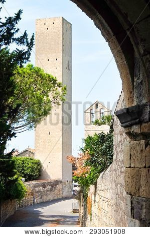 Tarquinia, Italy - Circa September 2017. Sunny Day In Tarquinia. Beautiful View Of Catholic Church (