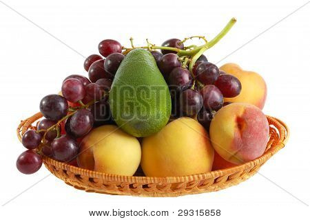 Fruits frais sur fond blanc