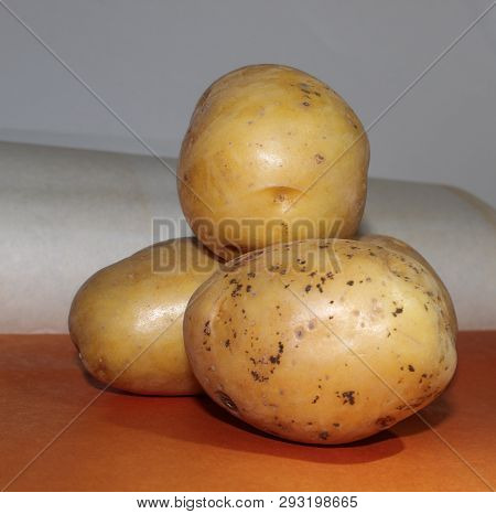 Three Potatoes Lying On Top Of Each Other