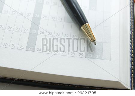 Pen op een boek, einde van het jaar