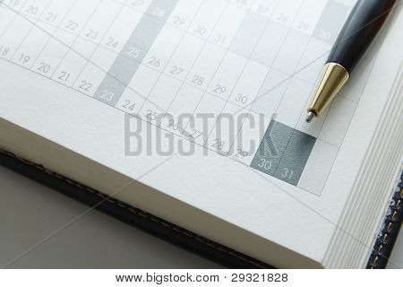 Pen op een boek, einde van het jaar