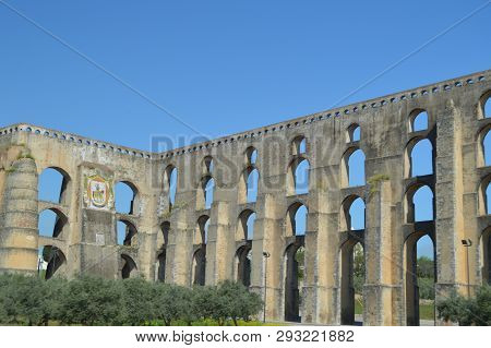 Roman Aqueduct Of Amoreira Reconstructed Between The 16th And 17th Centuries In Elvas. Nature, Archi