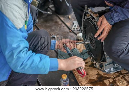 2 Mechanic Men Try To Fix And Setup Boat Engine.