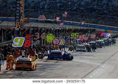 March 31, 2019 - Ft. Worth, Texas, USA: Ricky Stenhouse, Jr (17) makes a pit stop for the O'Reilly Auto Parts 500 at Texas Motor Speedway in Ft. Worth, Texas.