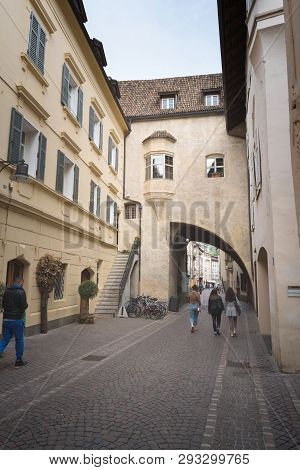 Peolple Walking In Narrow Old Streets Of Meran/merano In The North Of Italy
