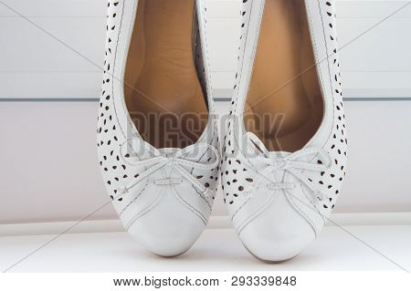 Universal Leather Orthopedic Insoles For Everyday Wear Inside Black
Shoes. Top View.
