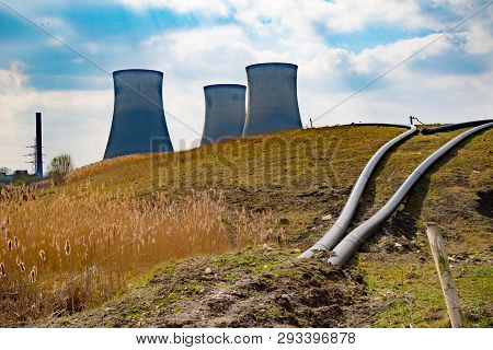Didcot, United Kingdom, March 28th 2019:- The Cooling Towers Of Didcot  Power Station In Oxfordshire